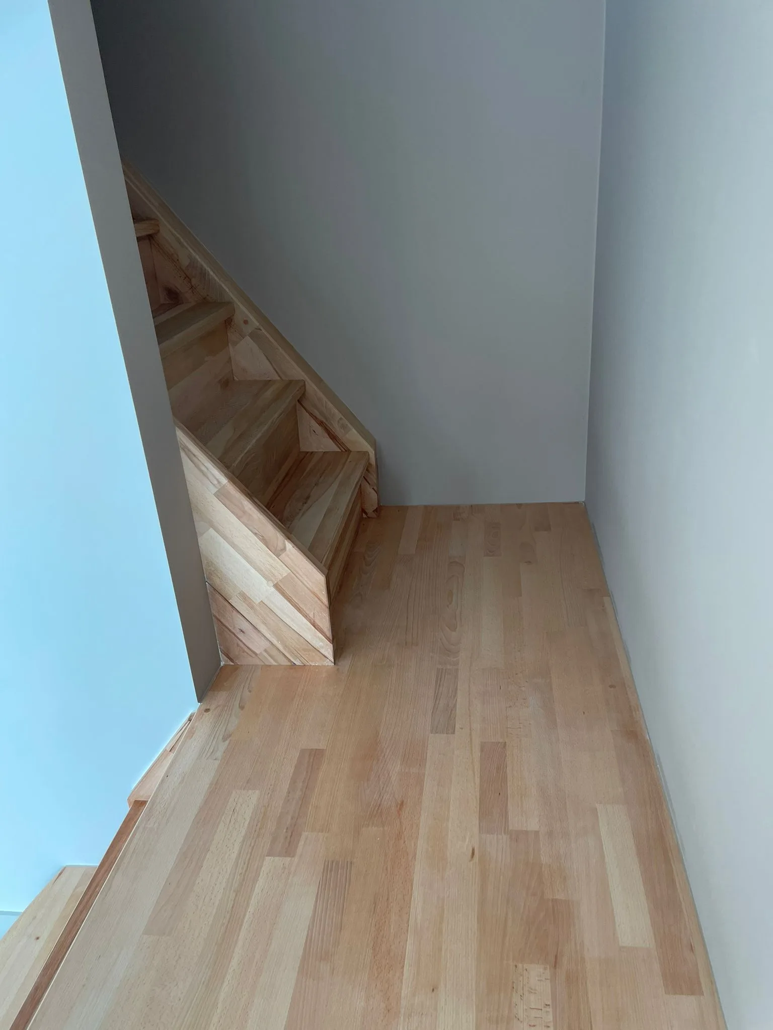 Landing with wood-look flooring