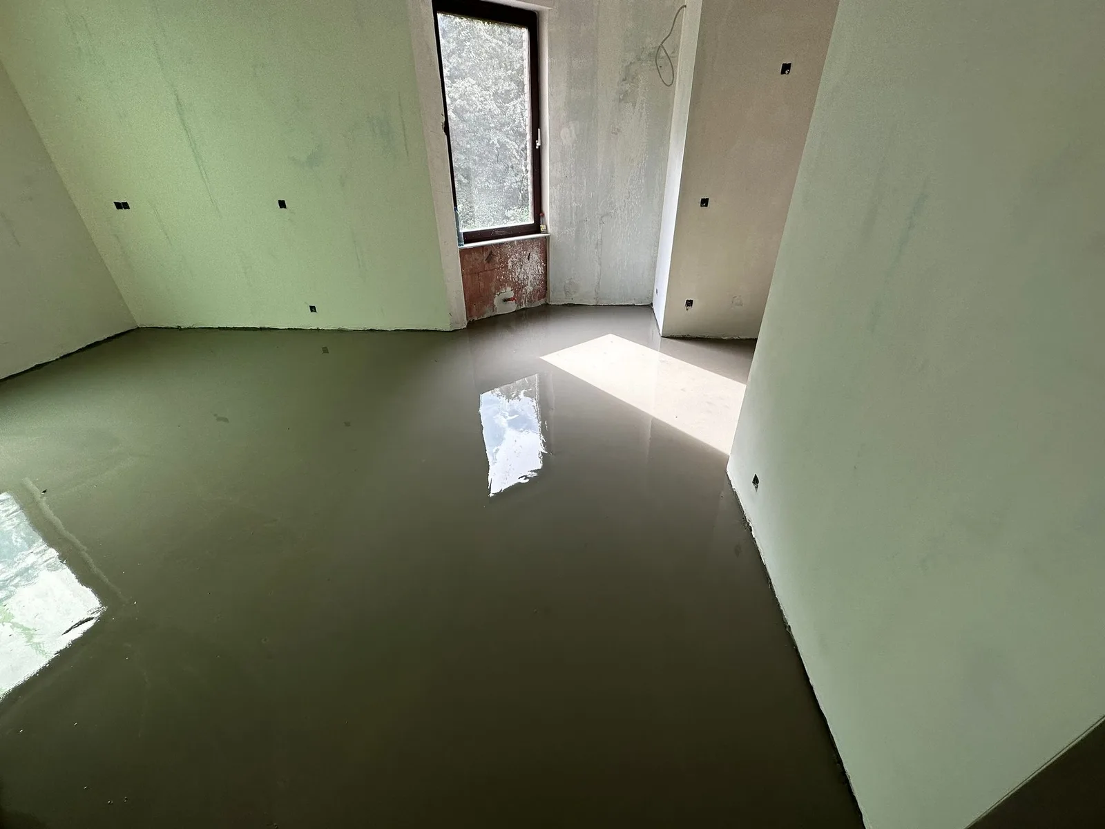 Floor preparation during the renovation