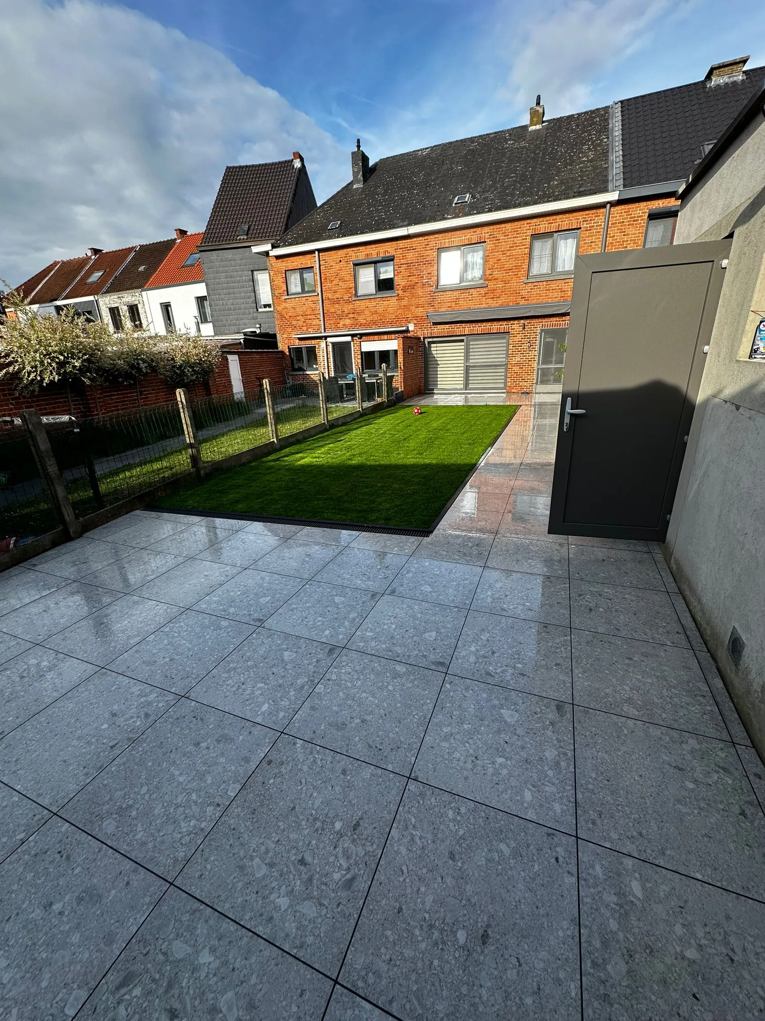 Tiled terrace facing the garden